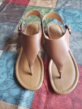 Tommy Hilfiger Tan Leather Thong Sandals w/Block Heel Sz 9.5